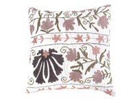 Unique suzani pillowcase 50x50 cm in white with boho oriental floral motifs in dusty purple and dusty pink as well as olive green tendrils and dark flowers